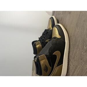 BRAND NEWNike Air Jordan 1 Retro High OG 'Black Metallic Gold' Men's Sneakers